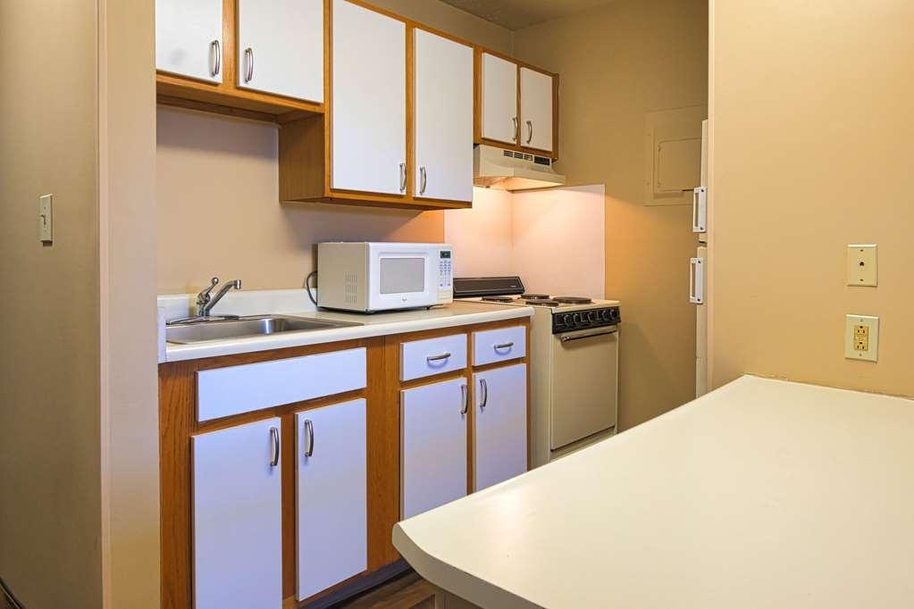 Suburban Studios Louisville East 객실 사진