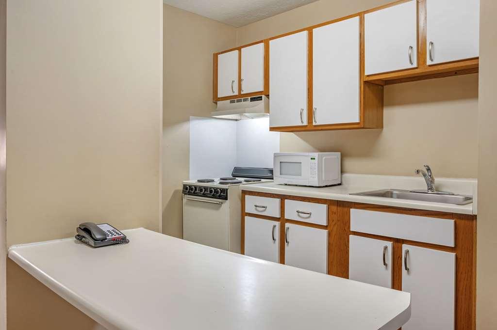 Suburban Studios Louisville East 객실 사진