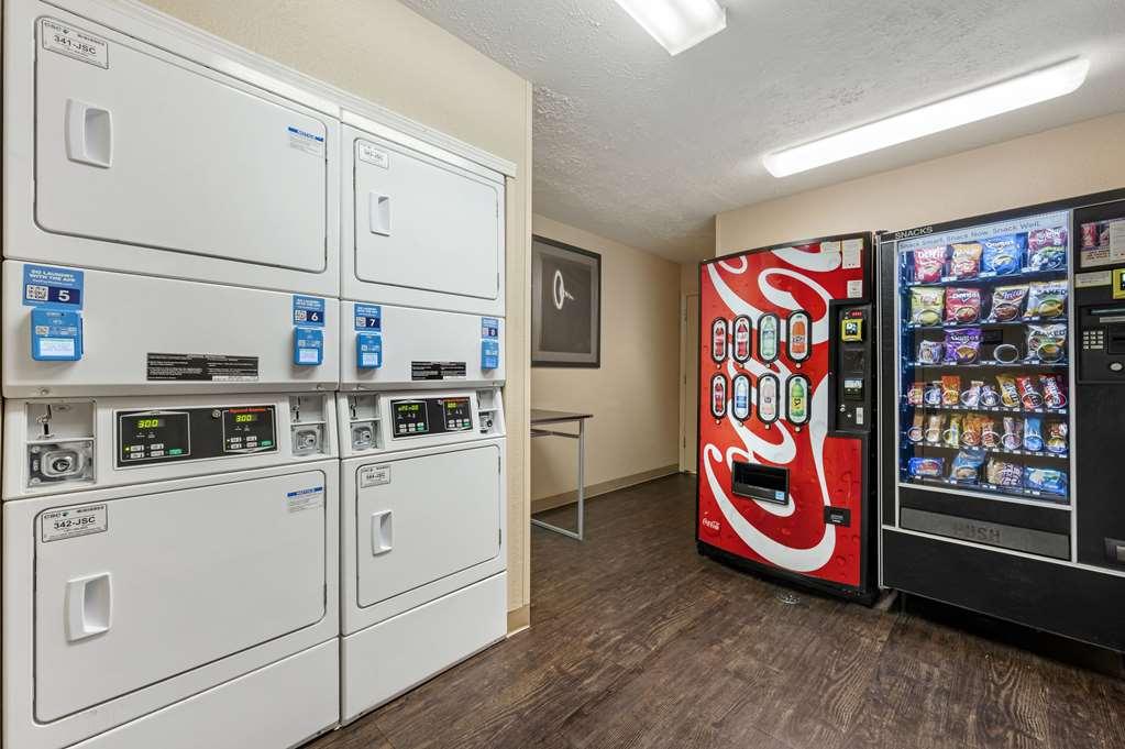Suburban Studios Louisville East 시설 사진